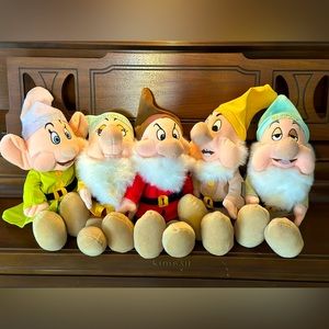 Walt Disney plush Seven Dwarfs (5 available)